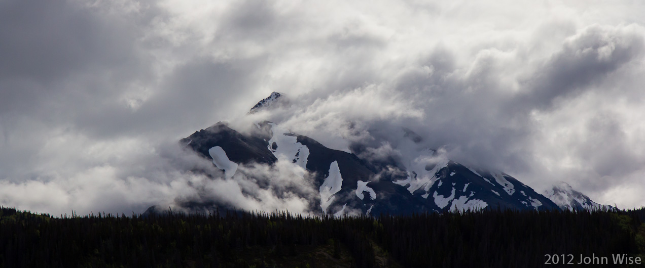 Clouds quickly come and go around the mountain tops on the Alsek River in Kluane National Park / Yukon, Canada